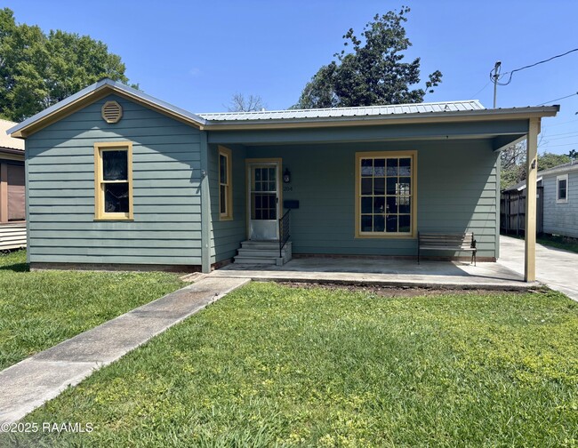 204 Henry St in Lafayette, LA - Building Photo - Building Photo