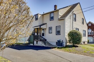 74 Caldwell Pl in Springfield, NJ - Building Photo - Building Photo