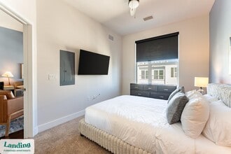 480 N Orange Ave in Orlando, FL - Building Photo - Building Photo