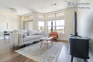 1501 W Howard Ln in Austin, TX - Building Photo