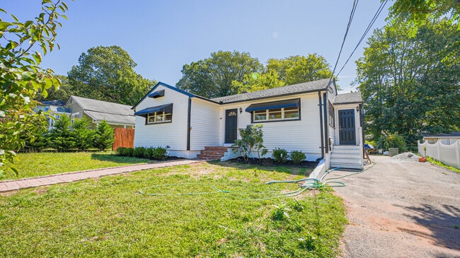 25 Oakleaf Dr in Waterbury, CT - Building Photo - Building Photo