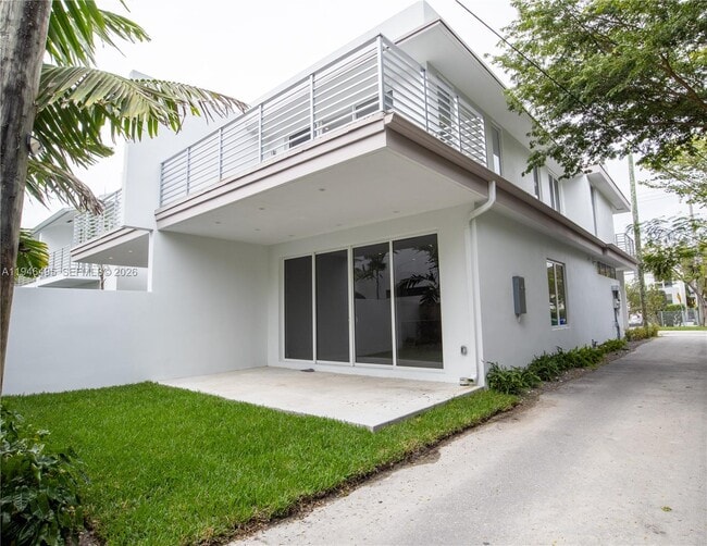 3374 Day Ave in Miami, FL - Building Photo - Building Photo