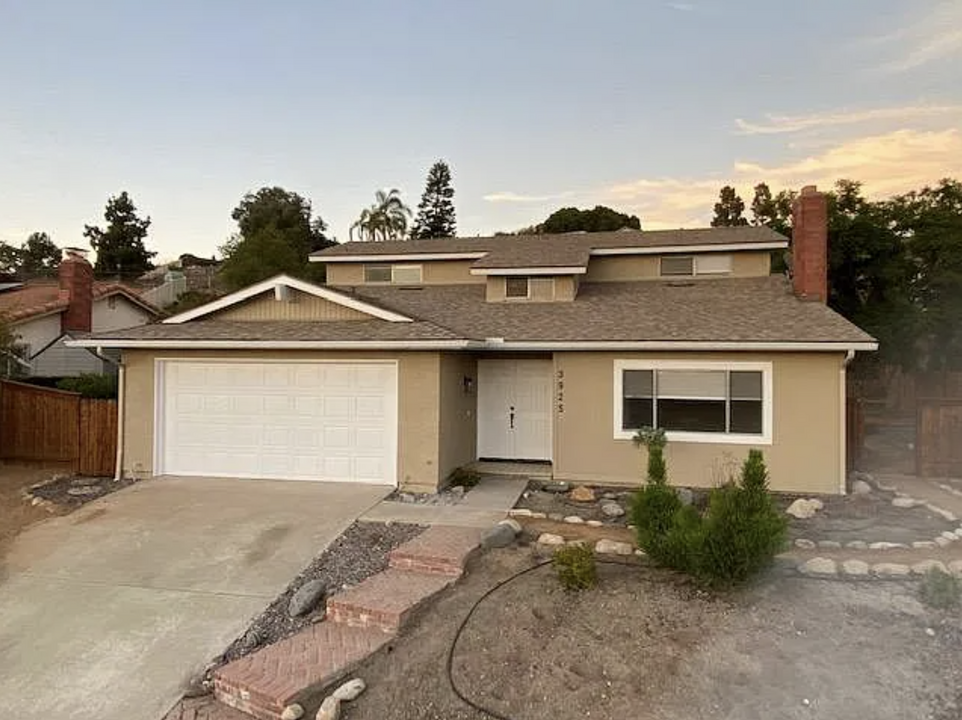 3925 Stevemark Ln in Spring Valley, CA - Foto de edificio