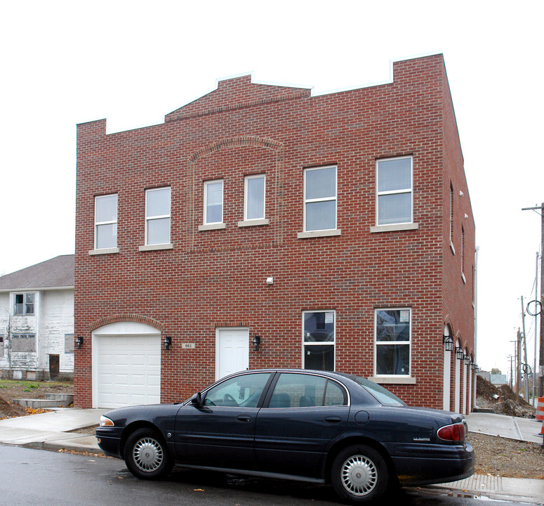 661 E 24th St in Indianapolis, IN - Building Photo