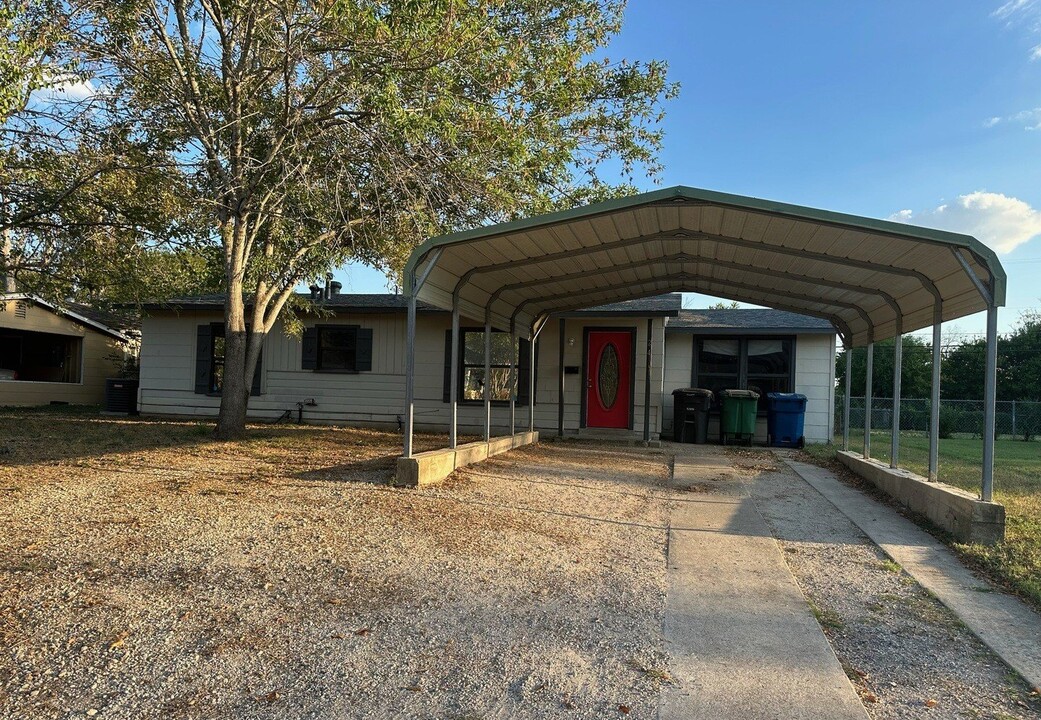 246 Shelburn Dr in San Antonio, TX - Building Photo