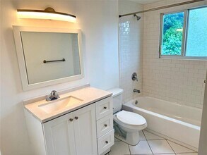 1255 NE 128th St in North Miami, FL - Building Photo - Building Photo