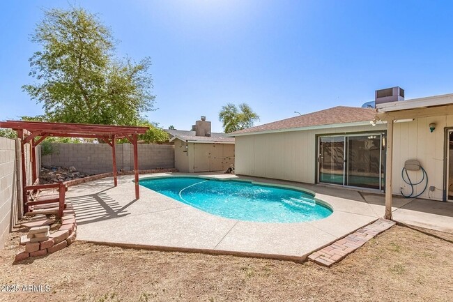 property at 124 W Hillview St