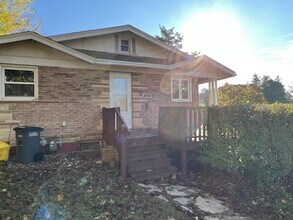 2740 Buena Vista St in Dubuque, IA - Building Photo - Building Photo