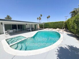 2719 E Ventura Rd in Palm Springs, CA - Building Photo