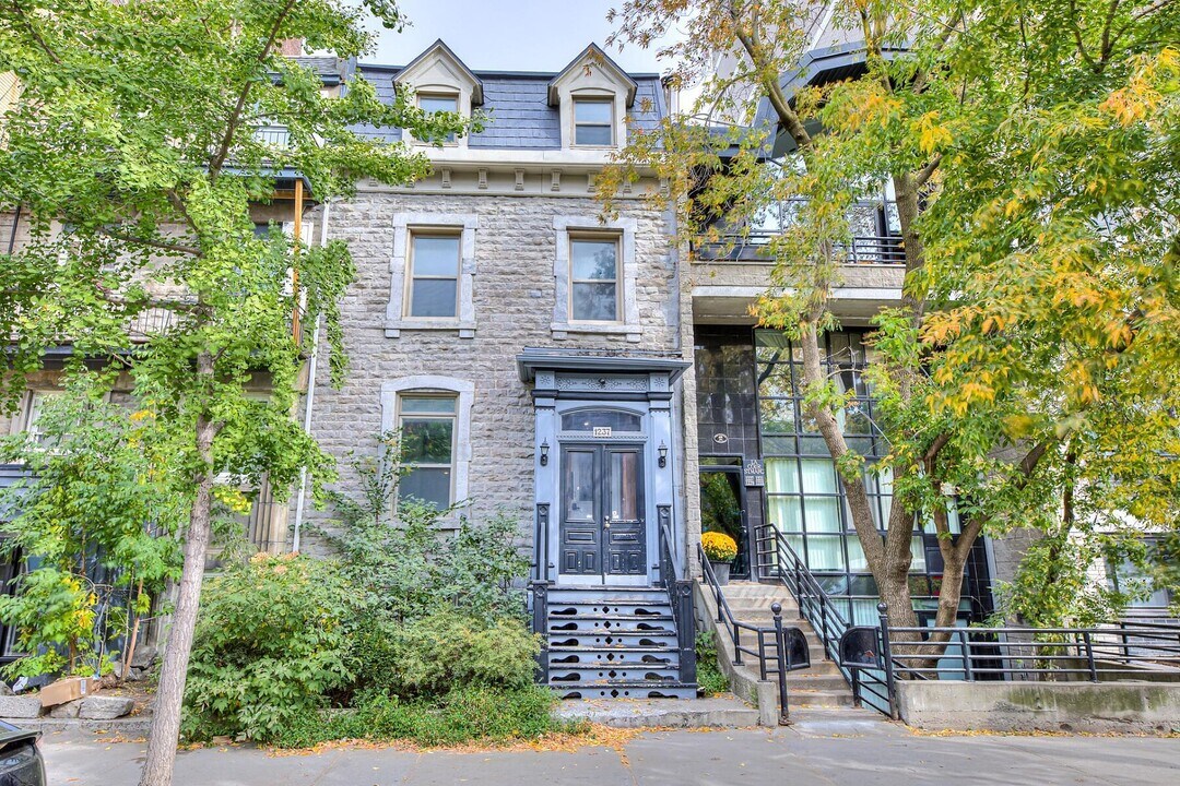1237 Rue St Marc in Montréal, QC - Building Photo