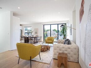 3756 Brilliant Dr in Los Angeles, CA - Foto de edificio - Building Photo