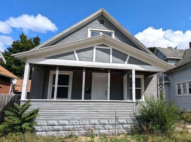 property at 486 E Apple Ave