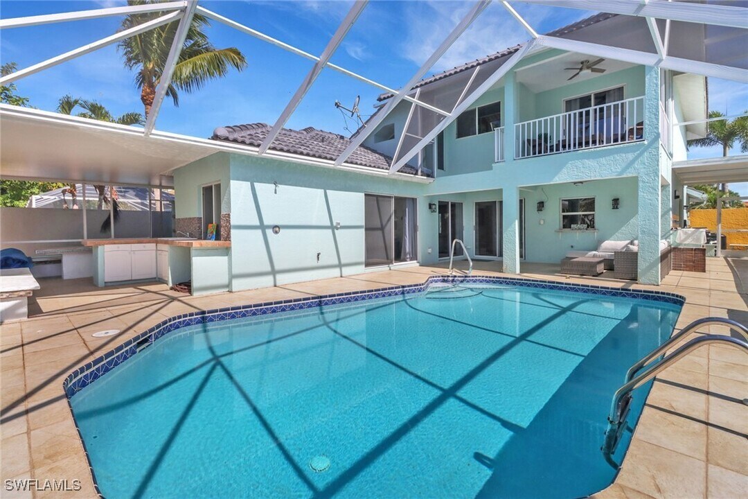 1145 Jardin Dr in Naples, FL - Building Photo