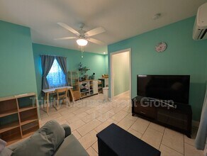 7271 Holiday Dr in Spring Hill, FL - Building Photo - Building Photo