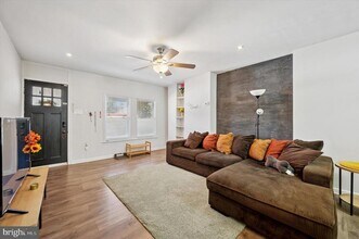 457 N Edgewood St in Philadelphia, PA - Building Photo - Building Photo