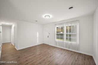 2830 Celina Dr in Louisville, KY - Building Photo - Building Photo