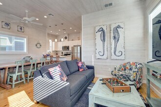 527 Sand Burr Ln in Port Aransas, TX - Building Photo - Building Photo