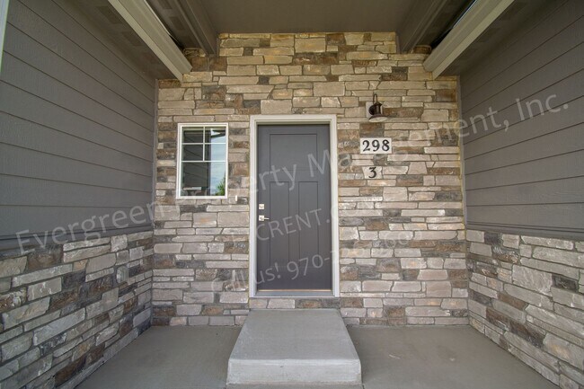 298 E Chestnut St in Windsor, CO - Building Photo - Building Photo