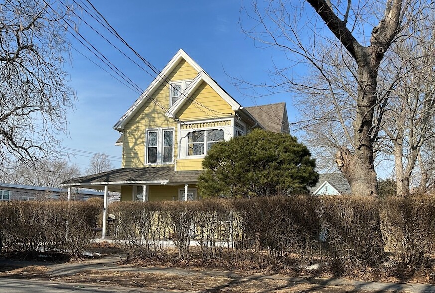 32 Chapel St, Unit 2 in Milford, CT - Building Photo