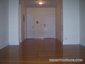 75 Kilsyth Rd, Unit 10 in Boston, MA - Building Photo