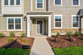 1706 Burgundy Pk Dr in Apex, NC - Foto de edificio - Building Photo