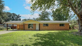 113 Montgomery Dr in Lafayette, LA - Building Photo