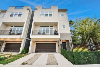 2007 Briley St in Houston, TX - Building Photo - Building Photo