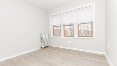 2716 W Rosemont Ave in Chicago, IL - Building Photo - Building Photo