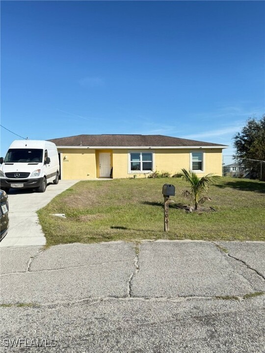 9006 Abel Ct in La Belle, FL - Foto de edificio