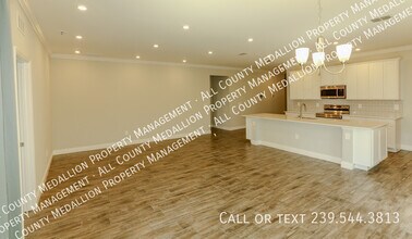 8792 Cascade Price Cir in North Fort Myers, FL - Building Photo - Building Photo