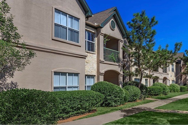 Brentwood Oaks in Fredericksburg, TX - Building Photo