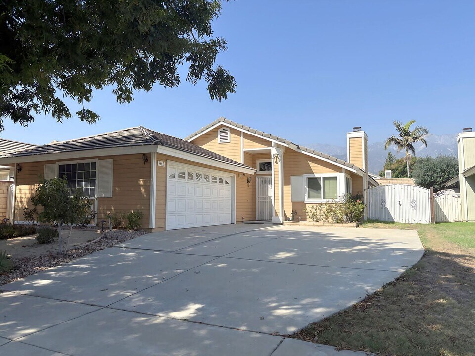 9962 Palo Alto St in Rancho Cucamonga, CA - Building Photo