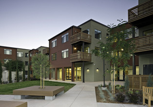 Main Street Village in Fremont, CA - Foto de edificio - Building Photo