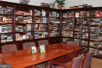 205 Yoakum Pkwy-Unit -321 in Alexandria, VA - Building Photo - Building Photo