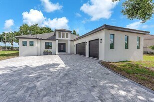 11921 Fort King Hwy in Thonotosassa, FL - Building Photo