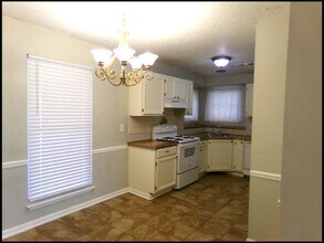 12415 Goldleaf Dr in Little Rock, AR - Foto de edificio - Building Photo