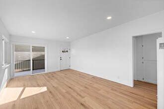 213 Avenida Lobeiro in San Clemente, CA - Foto de edificio - Building Photo