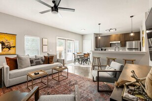 2505 Thornton Rd in Austin, TX - Building Photo