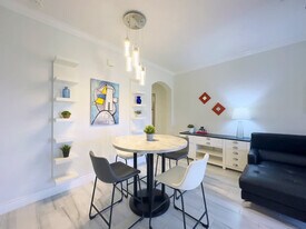 1042 Calabria Ave in Davenport, FL - Building Photo