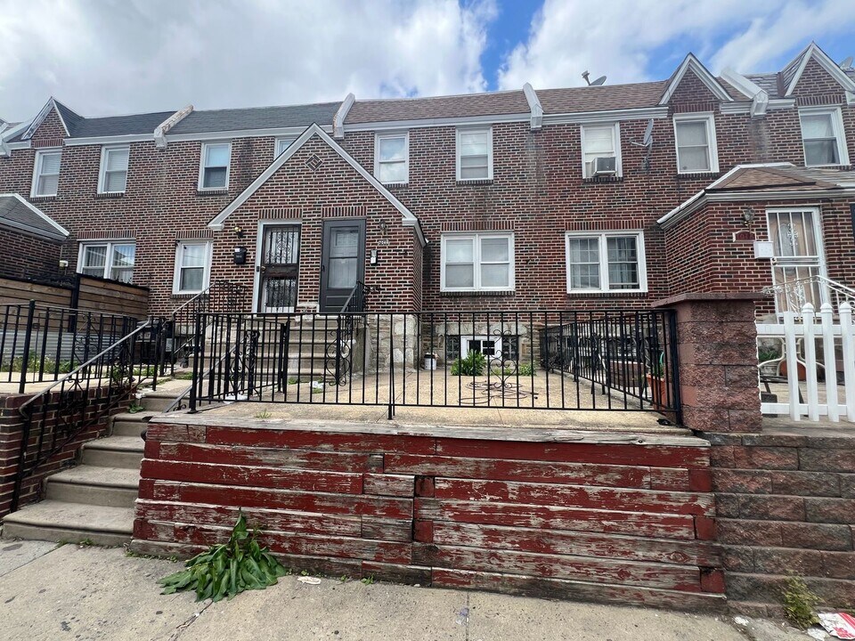 7046 Souder St in Philadelphia, PA - Building Photo