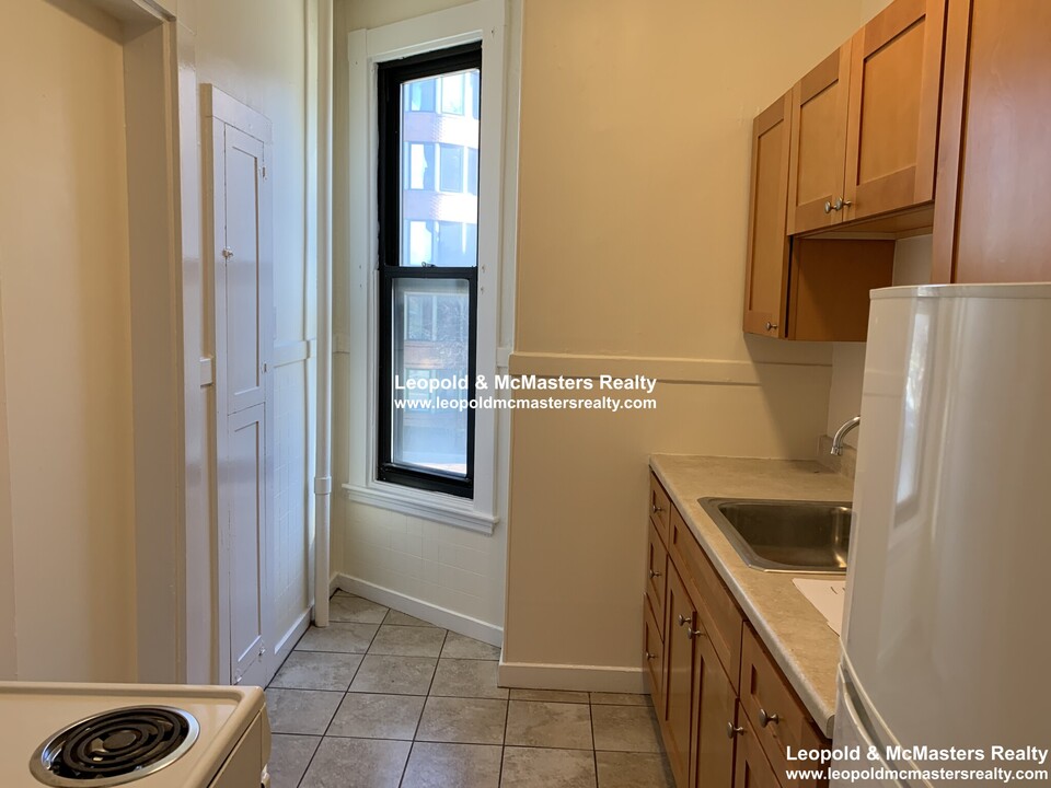 515 Beacon St, Unit 36 in Boston, MA - Building Photo