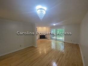 436 Fairoaks Cir in Chapel Hill, NC - Building Photo - Building Photo