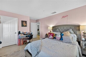 26813 Cherry Willow Dr in Santa Clarita, CA - Building Photo - Building Photo