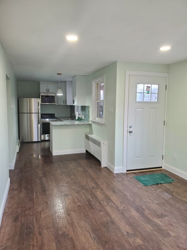 201 Gray St, Unit 1st. Floor in Chester, PA - Building Photo - Building Photo