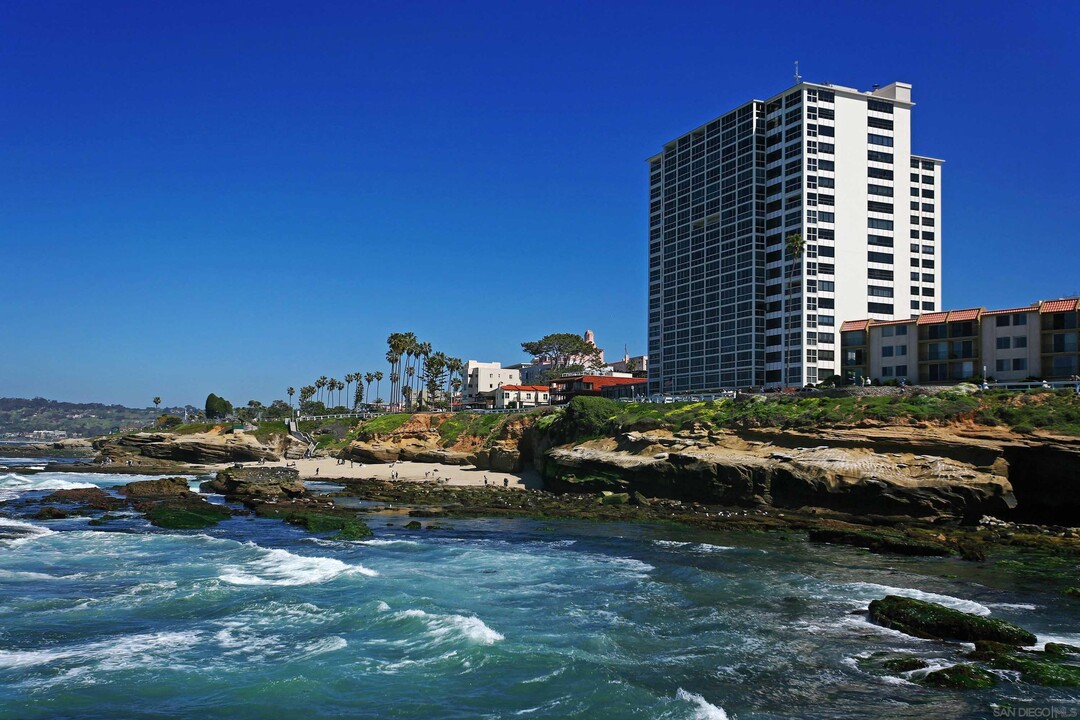 939 Coast Blvd in San Diego, CA - Building Photo