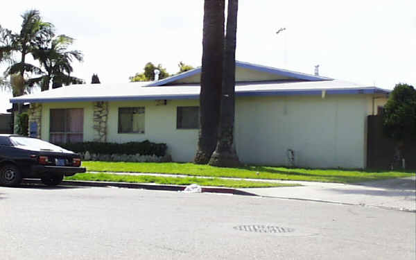 636 N Anna Dr in Anaheim, CA - Building Photo