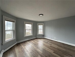 12 Woodland St in New Britain, CT - Building Photo - Building Photo