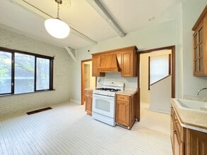 365 E Schiller St in Milwaukee, WI - Building Photo - Building Photo