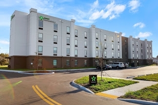 Furnished Studio - Titusville in Titusville, FL - Foto de edificio