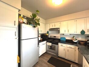 1992 Holbrook Ln in Hoffman Estates, IL - Building Photo - Building Photo